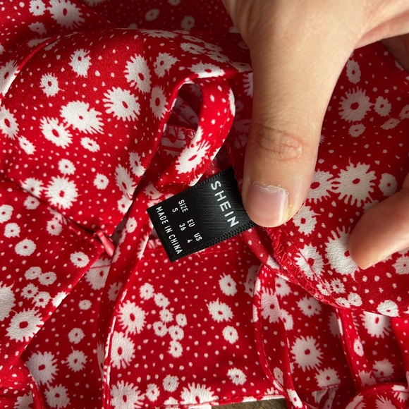 Red Floral Mini - Picture 3 of 3